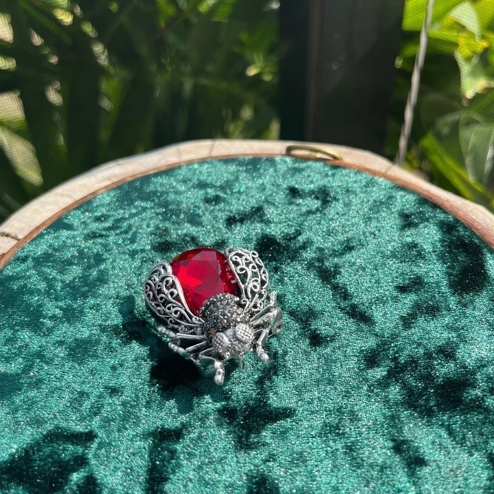 Vintage Silver Tone Scroll Filigree Winged Red Stone Cicada Brooch Pin B…